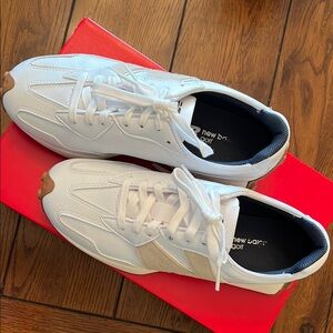 New Balance White Athletic Shoes Sleek Design